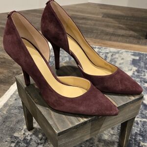 Lnwot condition Michael Kors suede pumps in beautiful plum color. Sz 9.